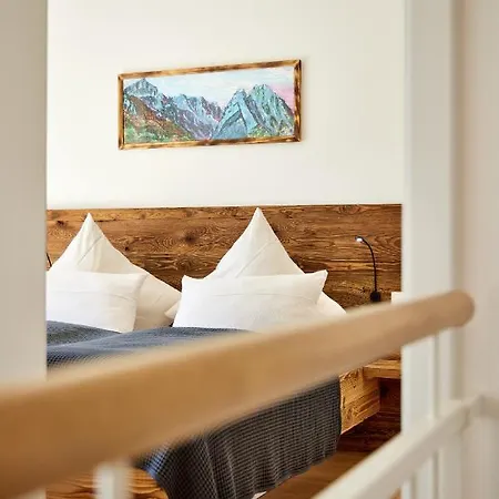 Hirsch Apartment *